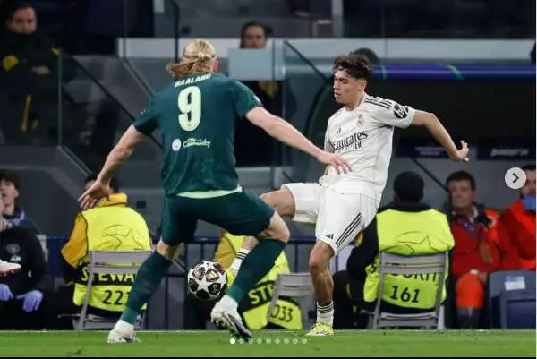 Thiago Pitarch en el partido de Champions contra el Manchester City. Foto: @thiiaago_8.